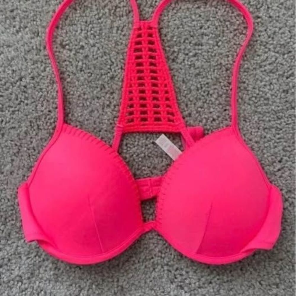 Victoria's Secret bikini top swimwear 32 C
Never used no tag